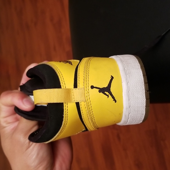 Shoes - Picture 4 of 4